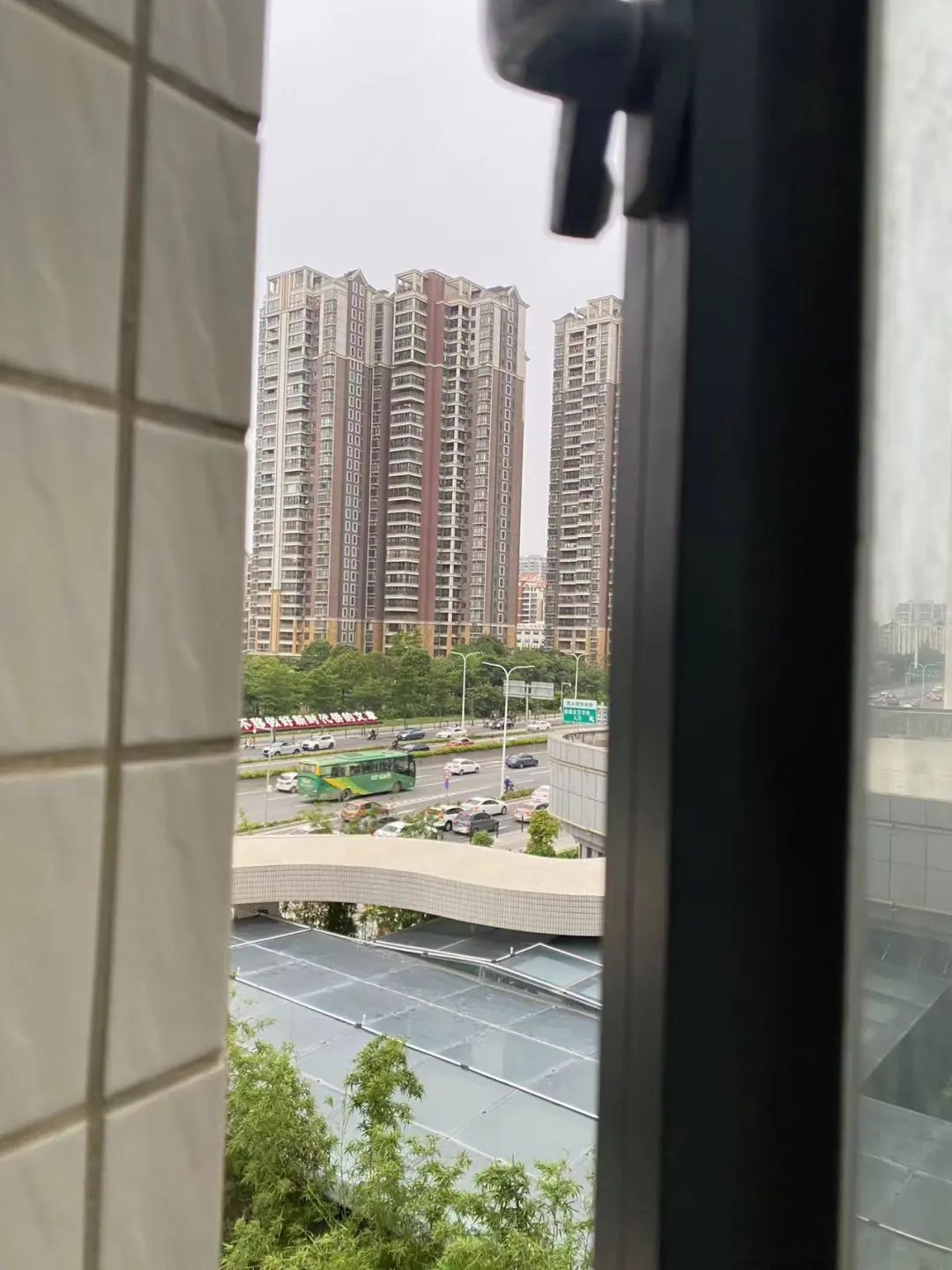 高频低频声汽车鸣笛是什么声音_汽车噪音高频低频_汽车鸣笛声是低频还是高频