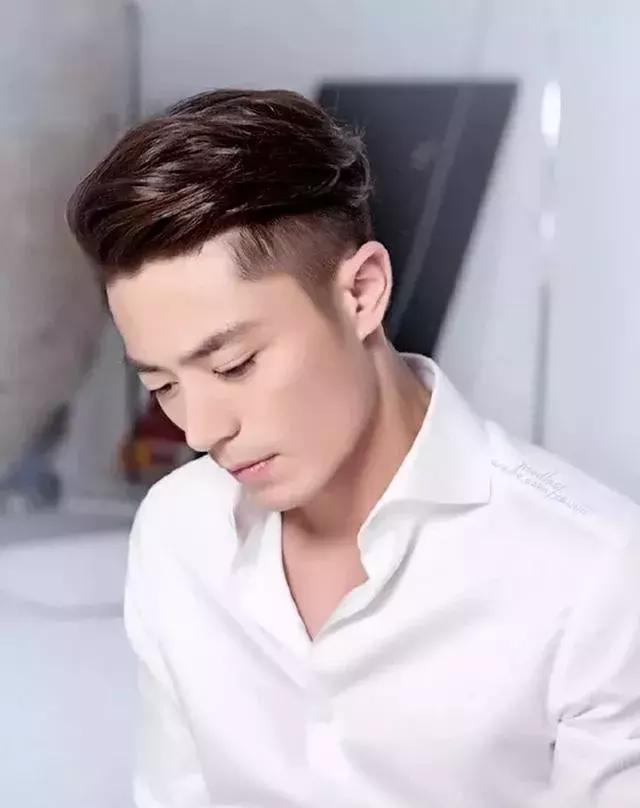 男生发际线高，头发稀少，剪这些发型就对了！