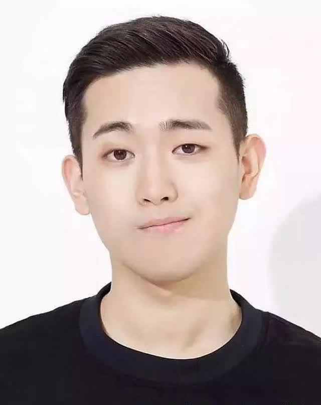 男生发际线高，头发稀少，剪这些发型就对了！