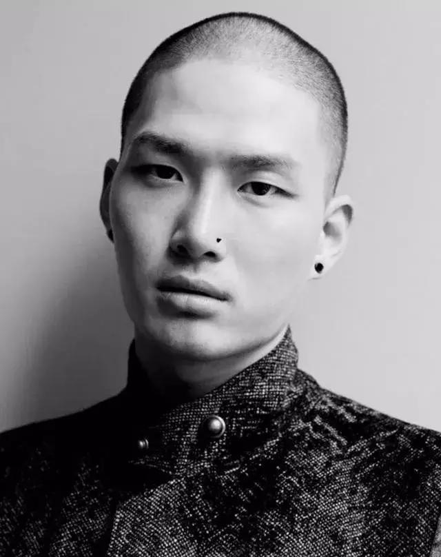 男生发际线高，头发稀少，剪这些发型就对了！