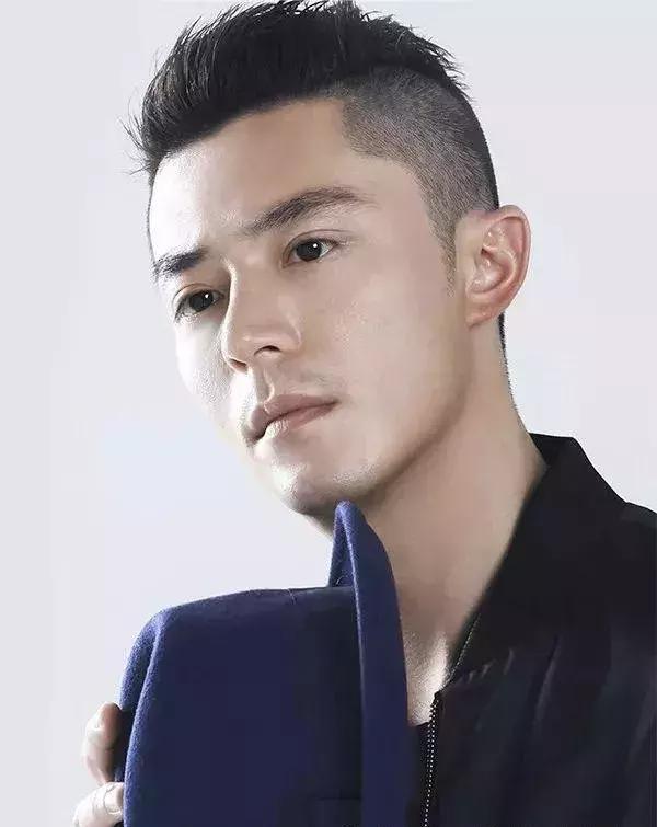 男生发际线高，头发稀少，剪这些发型就对了！
