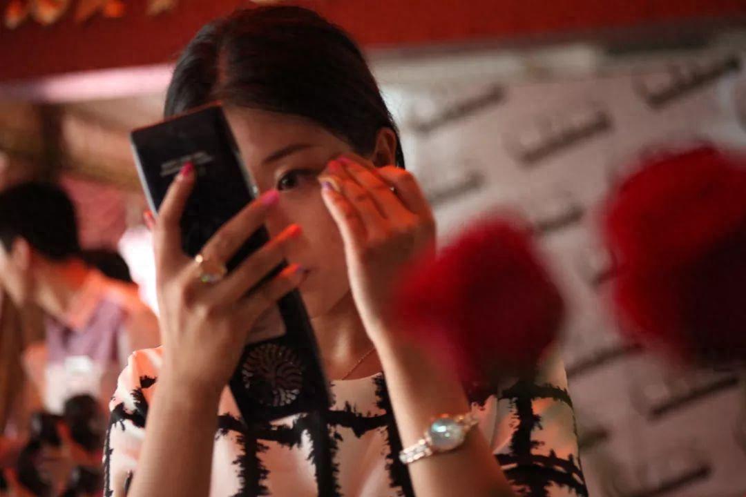 女孩子相亲穿短裤好不好_32岁女子为相亲寒冬穿短裙_相亲穿短裤