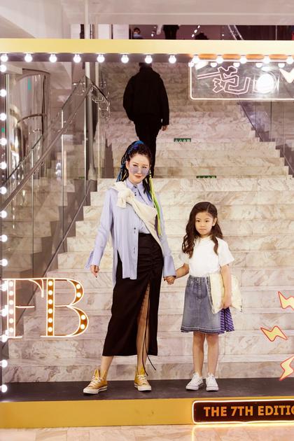 左岸潇&曾天一演绎2018秋冬潮流趋势