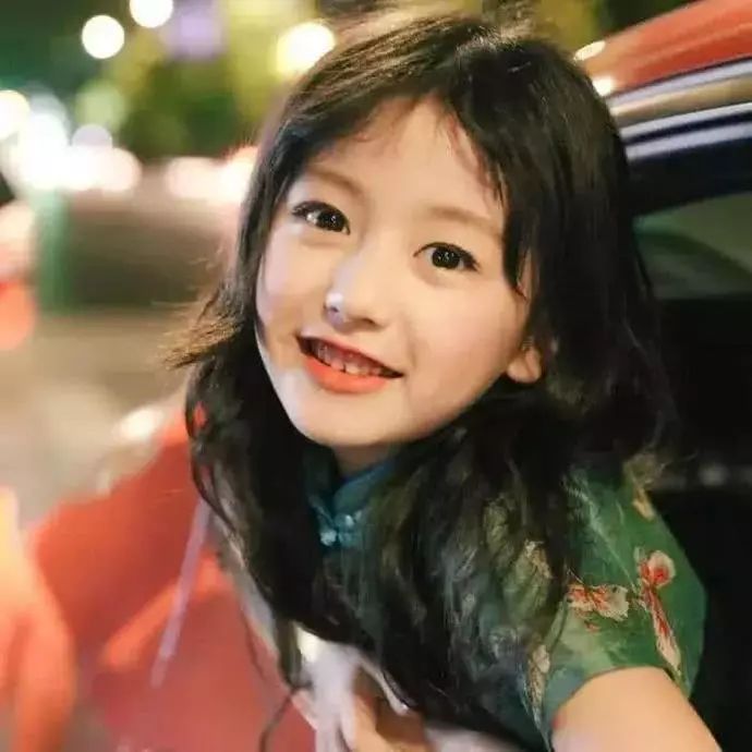 头像绿色系列女小清新_穿绿色衣服的女生头像_头像绿衣服卡通