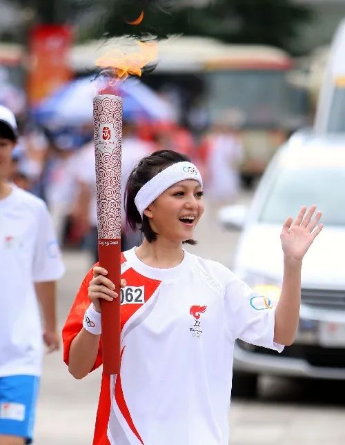 张韶涵写真照_张韶涵图片泳装_时尚芭莎张韶涵图片