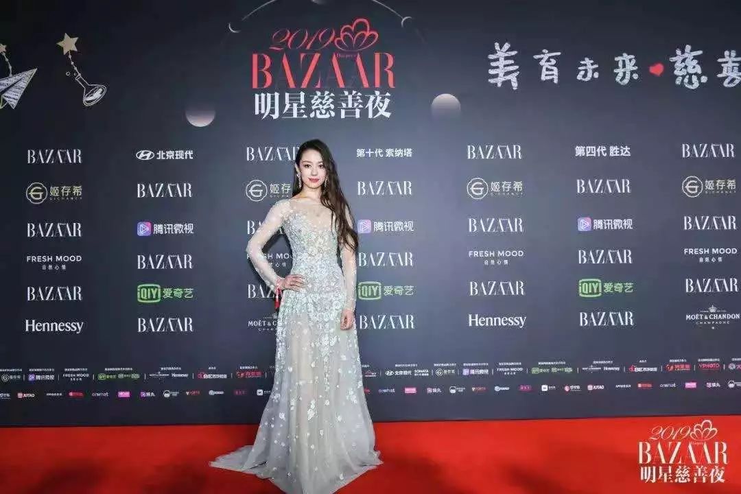 张韶涵时尚图片芭莎高清_时尚芭莎张韶涵图片_张韶涵的照片看一下