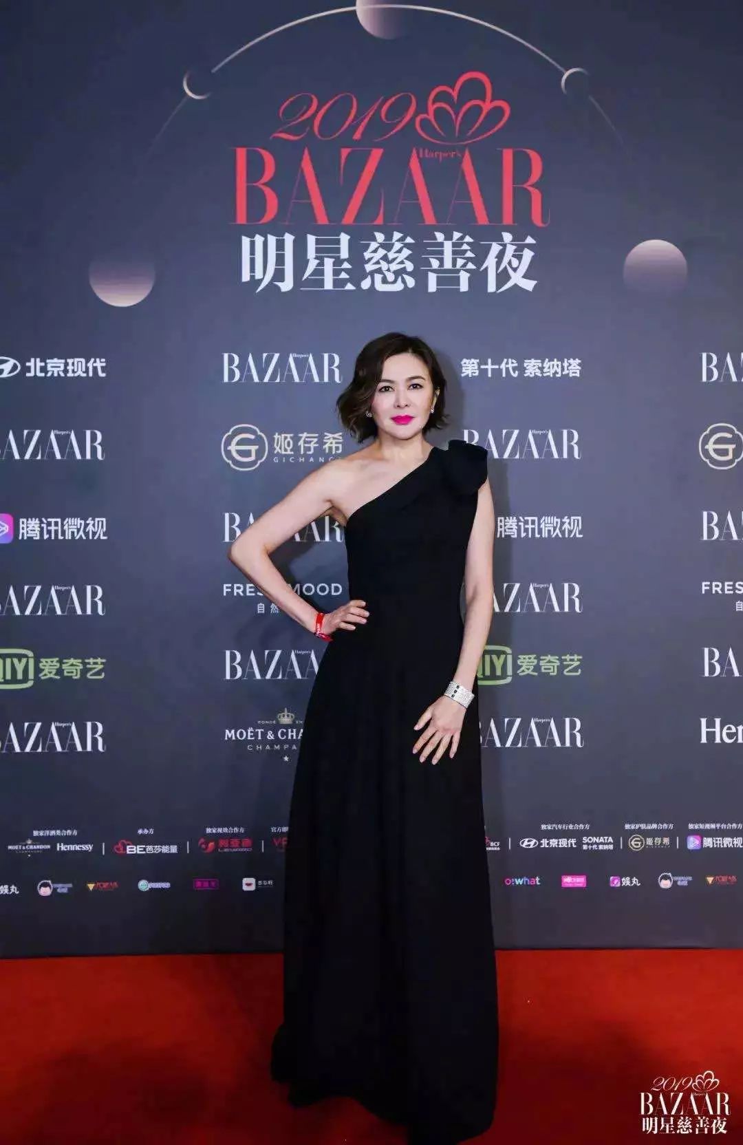 张韶涵时尚图片芭莎高清_时尚芭莎张韶涵图片_张韶涵的照片看一下