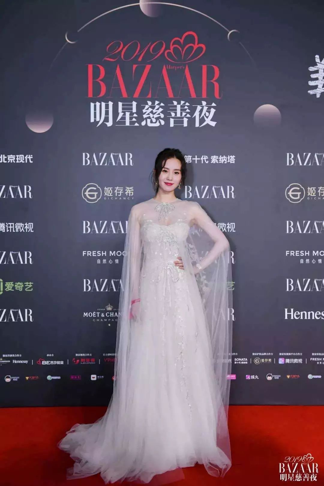 张韶涵的照片看一下_张韶涵时尚图片芭莎高清_时尚芭莎张韶涵图片