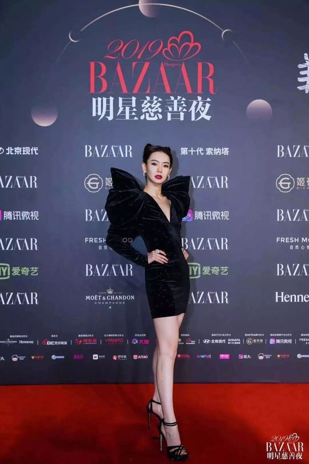 时尚芭莎张韶涵图片_张韶涵时尚图片芭莎高清_张韶涵的照片看一下