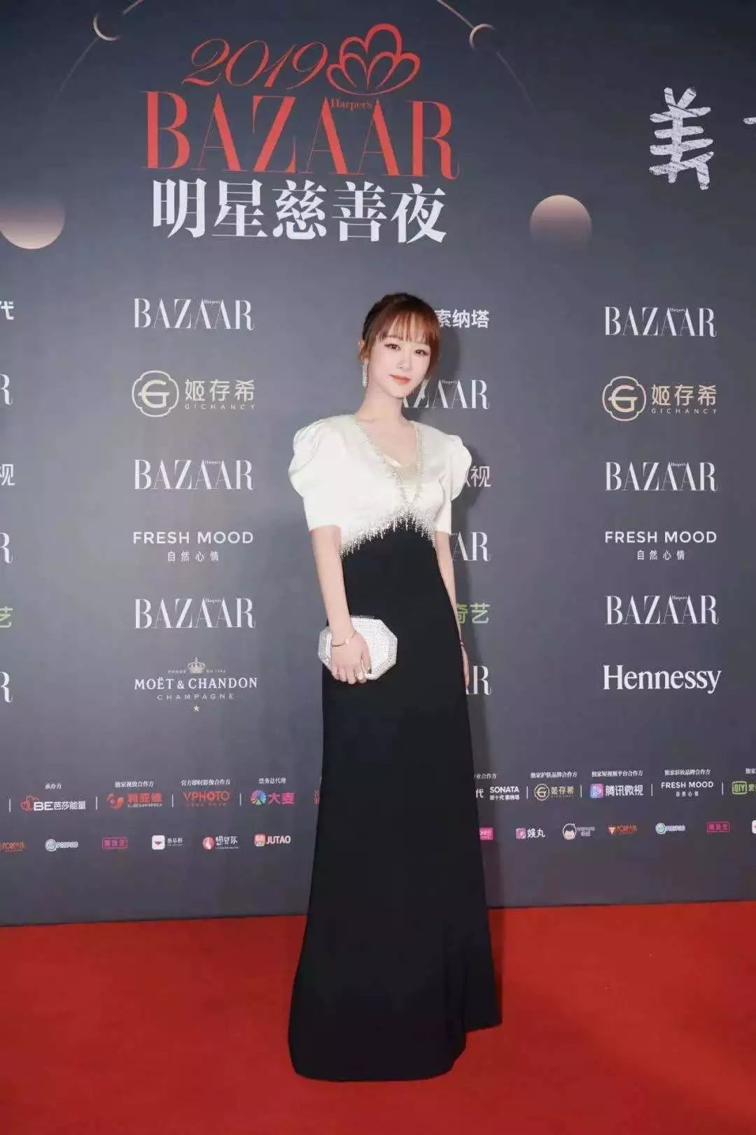时尚芭莎张韶涵图片_张韶涵时尚图片芭莎高清_张韶涵的照片看一下