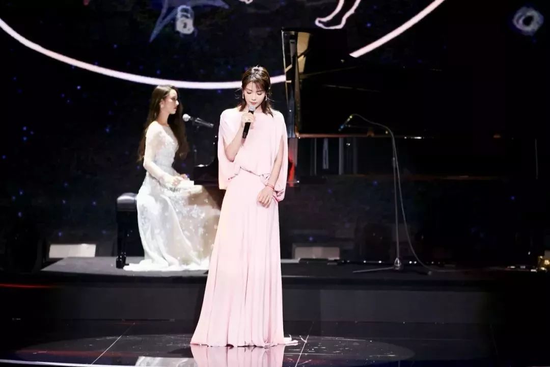 时尚芭莎张韶涵图片_张韶涵时尚图片芭莎高清_张韶涵的照片看一下