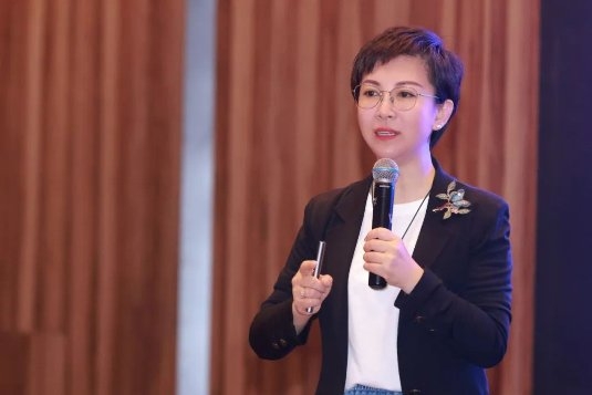 启今集团创始人、CEO史燕来