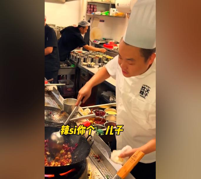 韩国明星吃中国菜_韩国明星在成都吃美食的节目_韩国明星体验川菜
