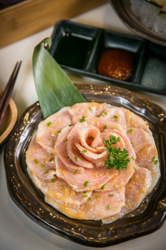 牛肉上有黑色的毛_黑毛和牛烧肉_牛肉炖熟里边黑色