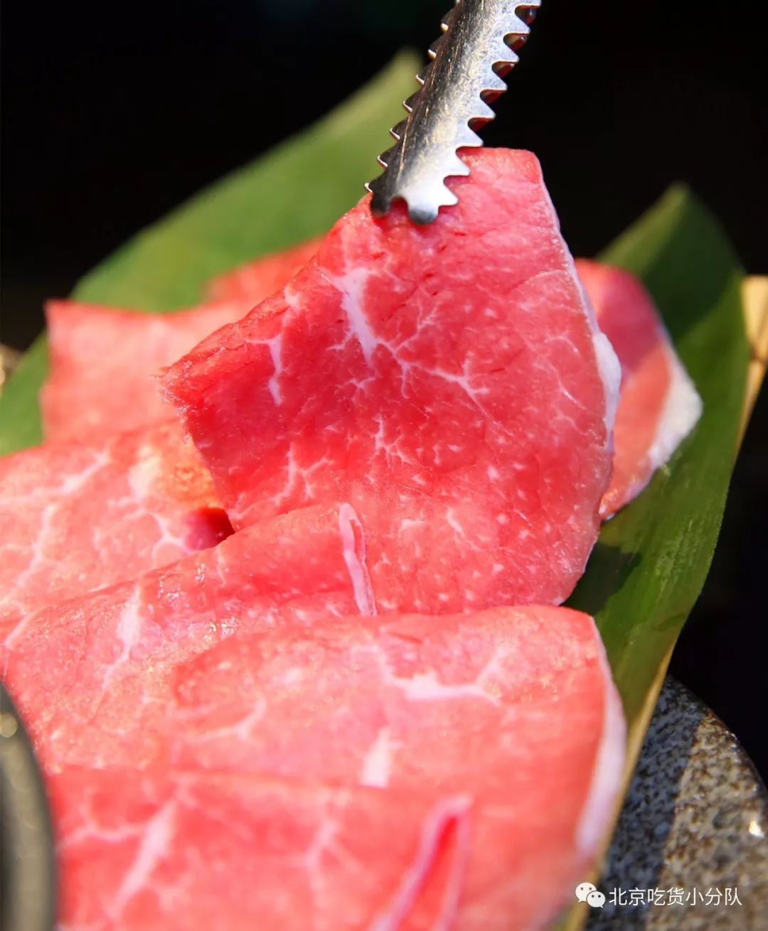 牛肉有黑点是发霉_黑毛和牛烧肉_红烧牛肉发黑
