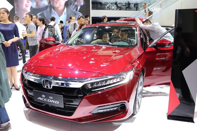 20万左右日系轿车_轿车日系左右轮胎型号_日系车左低右高