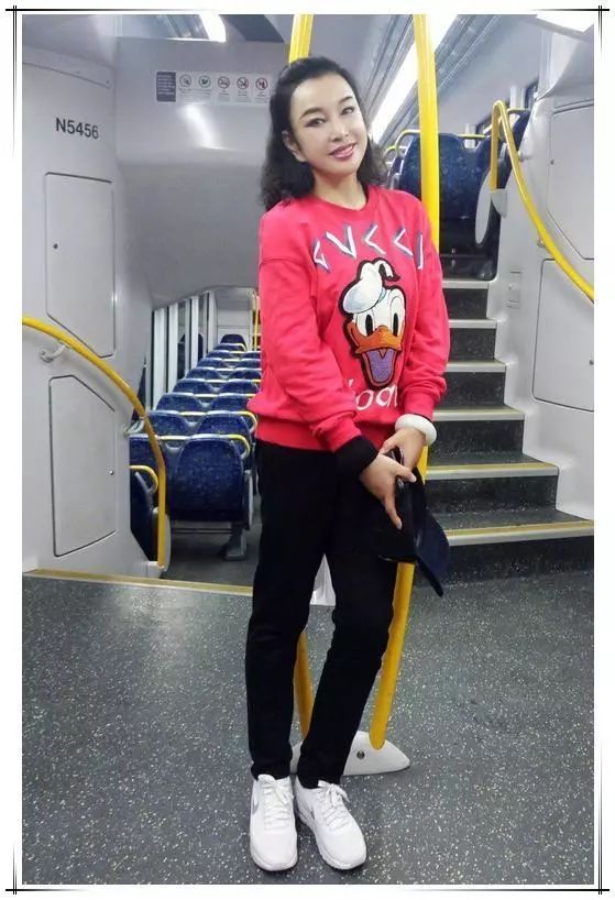 刘晓庆高跟鞋_刘晓庆性感高跟_性感高跟刘晓庆在线观看