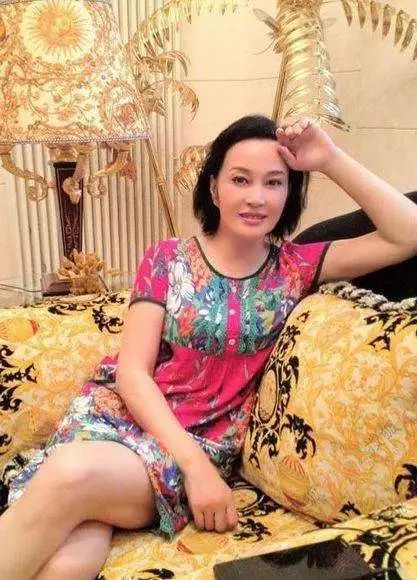 刘晓庆高跟鞋_性感高跟刘晓庆跳舞视频_刘晓庆性感高跟