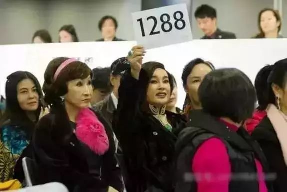 刘晓庆高跟鞋_性感高跟刘晓庆跳舞视频_刘晓庆性感高跟