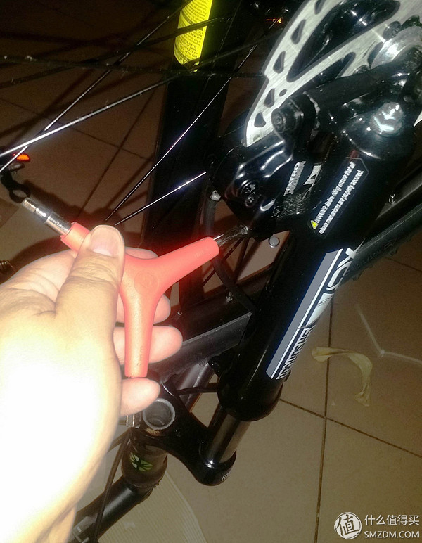 普通自行车前叉拆卸_自行车前叉子怎么拆下来视频_自行车前叉怎么拆