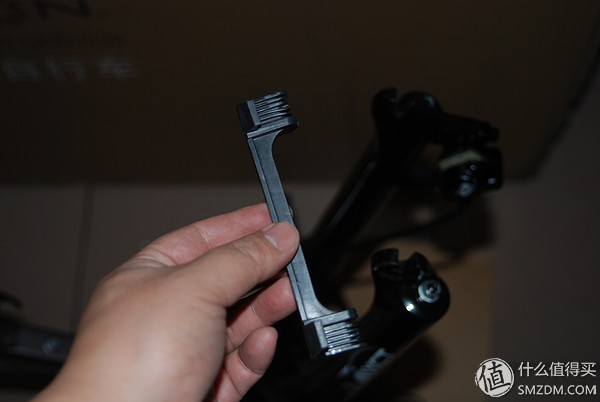 自行车前叉怎么拆_普通自行车前叉拆卸_自行车前叉子怎么拆下来视频