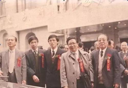 武汉股份有限公司_武汉控股股票股_武汉江通动画股份有限公司董事长