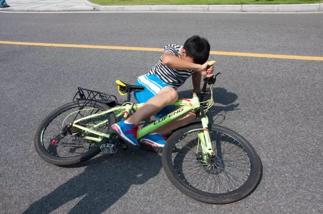 自行车打气利用什么原理_死飞自行车要打气吗_自行车打气打到什么程度