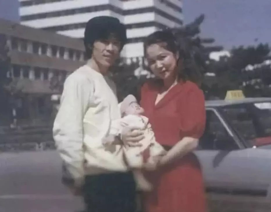 性感女生照片头像大全背景图_小女孩图片 性感_性感女生图片可爱萌萌头像