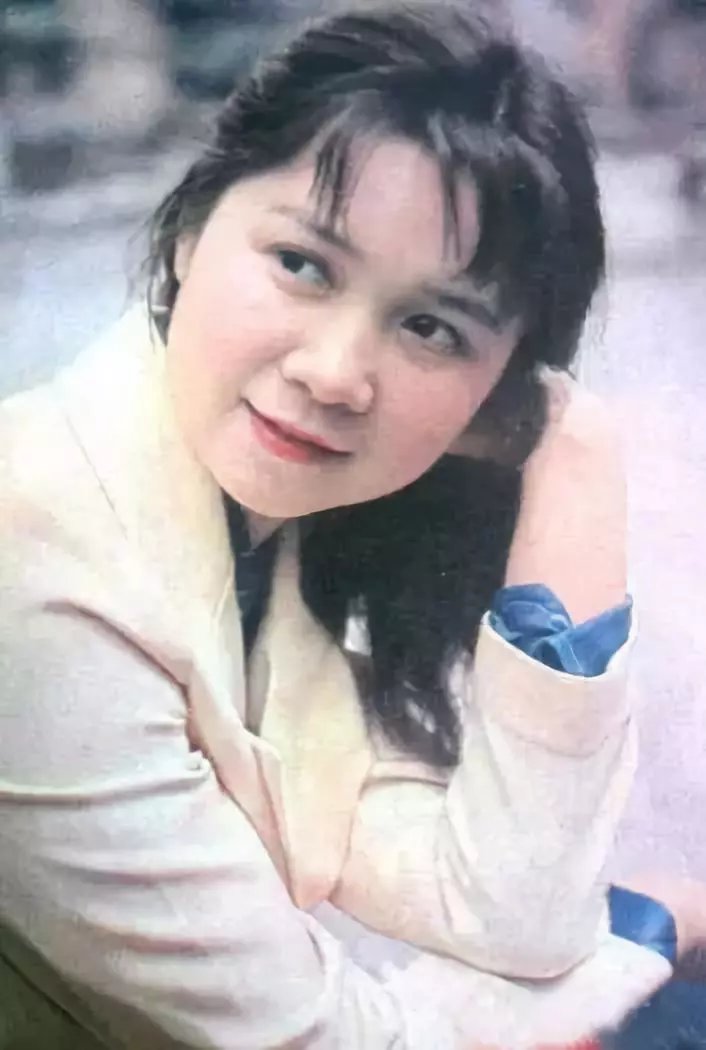 性感女生照片头像大全背景图_小女孩图片 性感_性感女生图片可爱萌萌头像