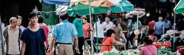 街面小吃摊_街摊小吃种类_小吃街摊位
