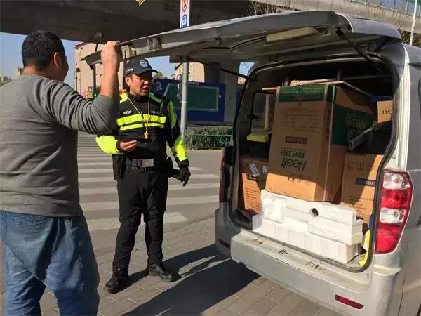 面包车隔热改装视频_隔热发动机面包车可以用吗_面包车发动机隔热
