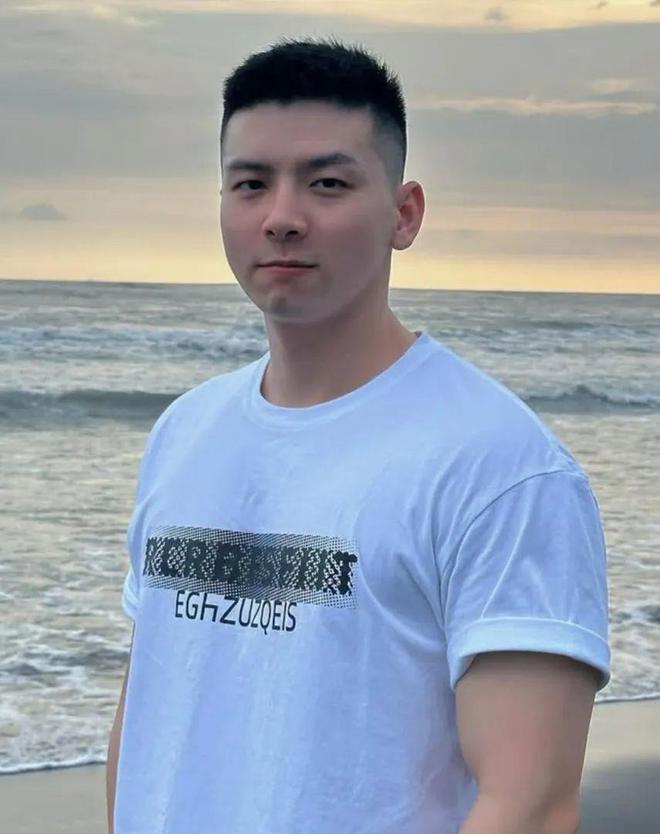 男士发型露额头_男生露额发型易打理_男士露额发型