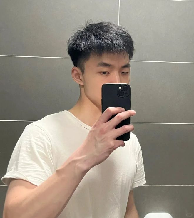 男士露额发型_男士发型露额头_男生露额发型易打理