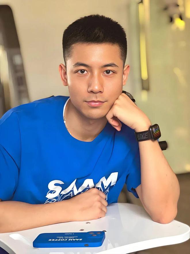 男生露额发型易打理_男士发型露额头_男士露额发型