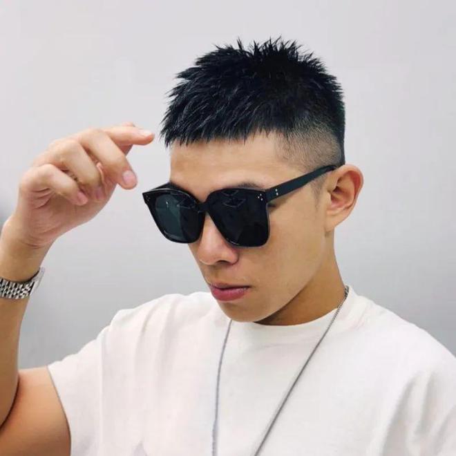男生露额发型易打理_男士露额发型_男士露额头短发