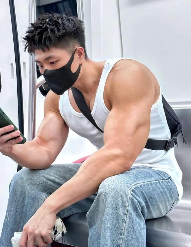 男士露额发型_男士发型露额头_男士露额头长发
