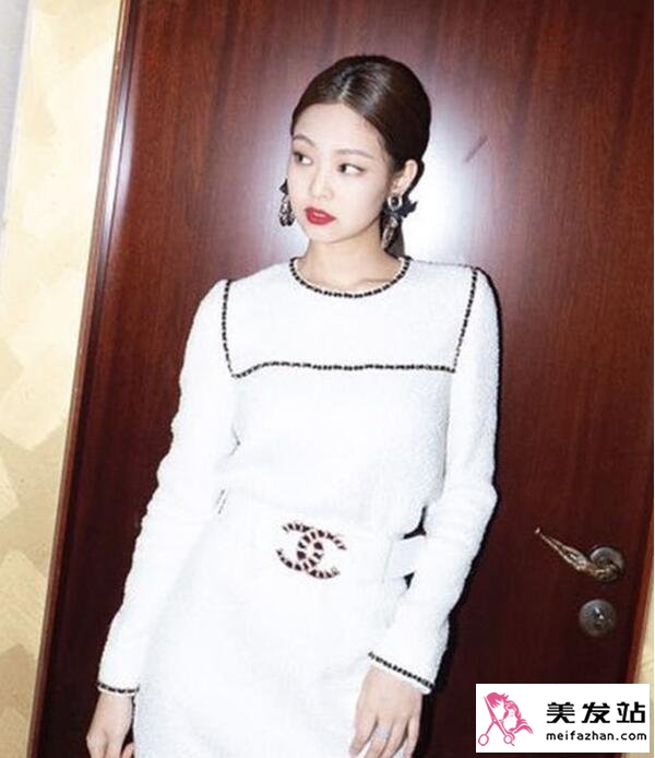 女生甜美短发发型_甜美短发女生发型图片大全_甜美短发女生发型图