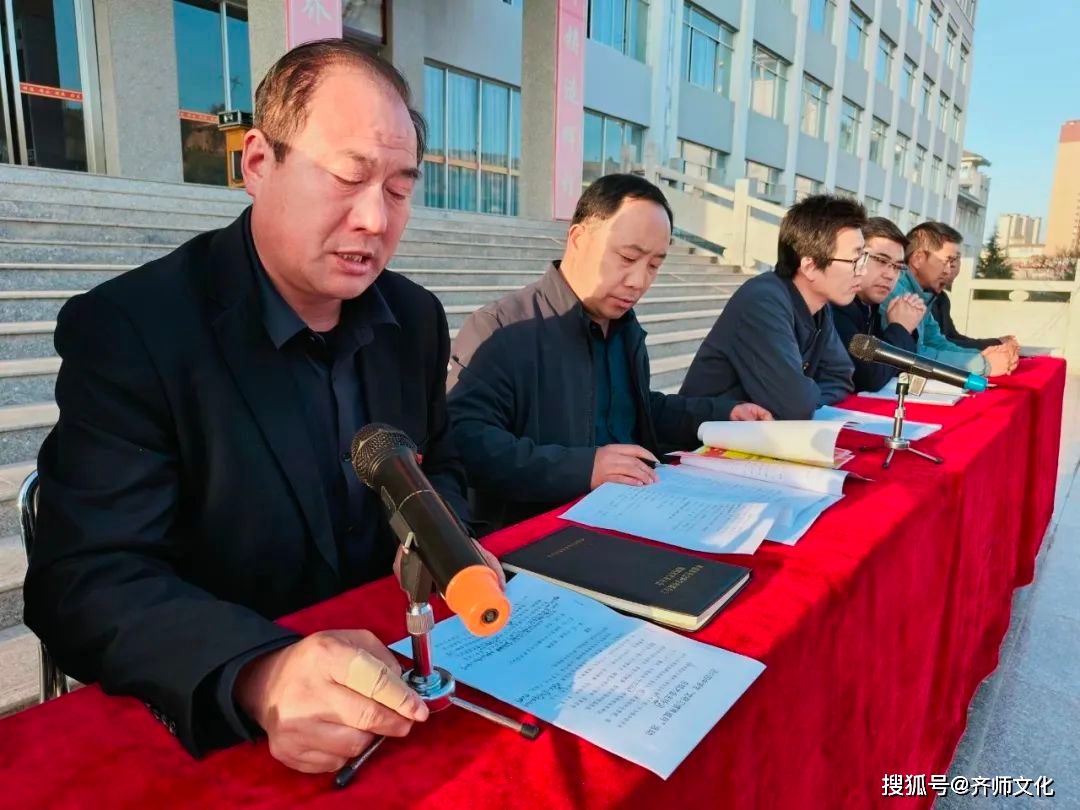 优胜教育学生表彰会主题_优秀学生会表彰大会_表彰优秀学生会干部