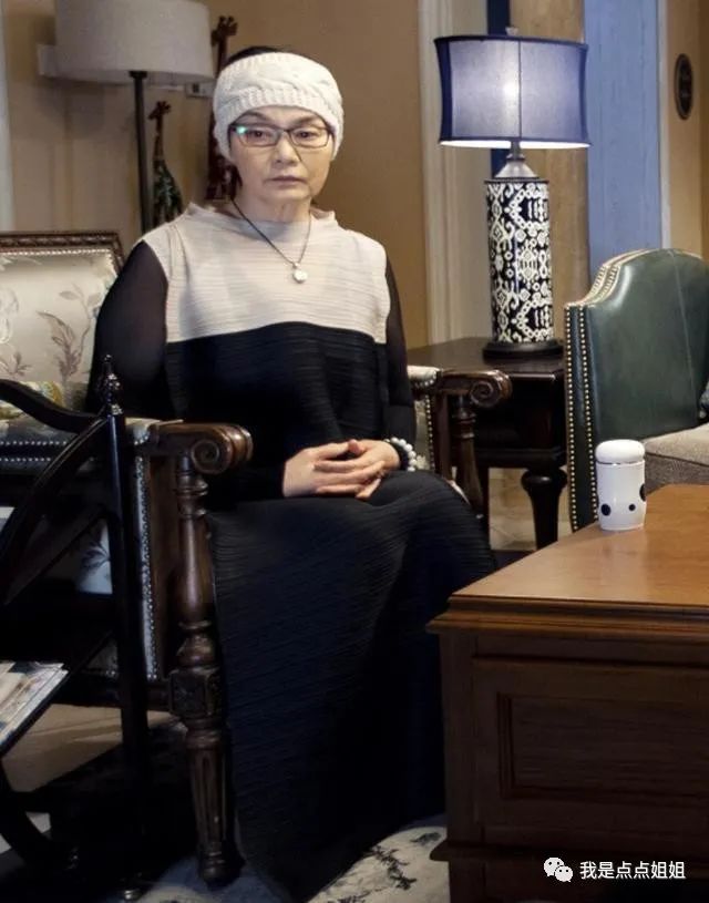 怎样搭配丝巾好看_丝巾时髦搭配_丝巾配什么衣服