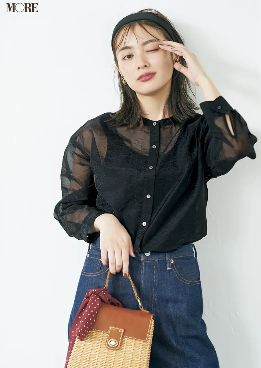 搭配丝巾时髦的衣服_怎样搭配丝巾好看_丝巾时髦搭配