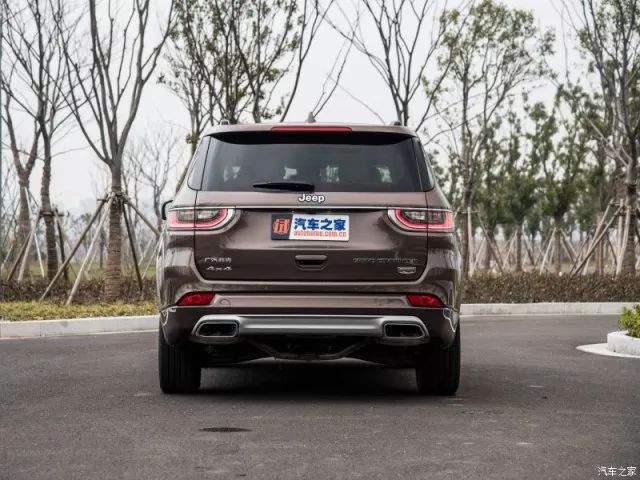 后尾灯又扁又长suv是什么车_尾灯椭圆形_尾灯两个扁长方形