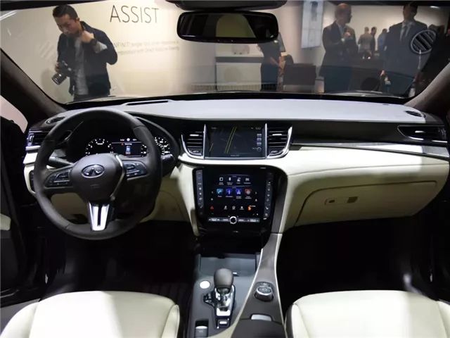 尾灯是椭圆的车_后尾灯又扁又长suv是什么车_尾灯椭圆形