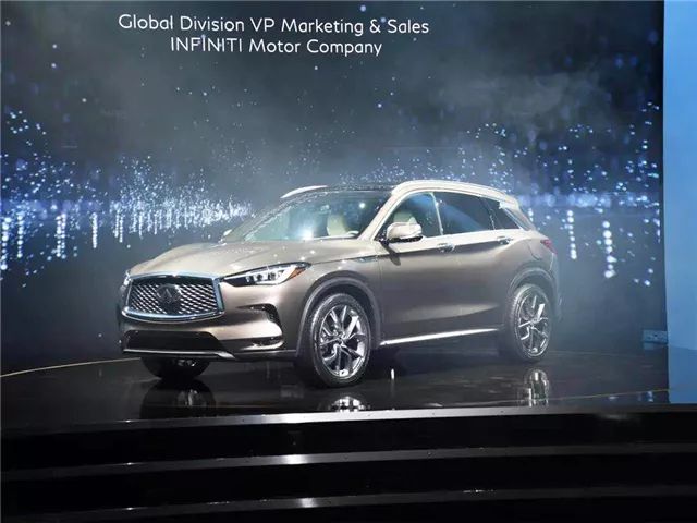 尾灯是椭圆的车_后尾灯又扁又长suv是什么车_尾灯椭圆形