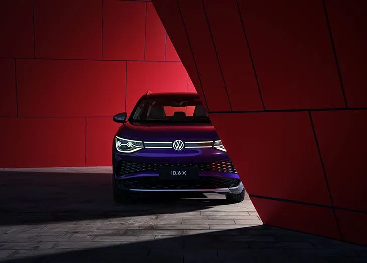 尾灯是椭圆的车_尾灯两个扁长方形_后尾灯又扁又长suv是什么车