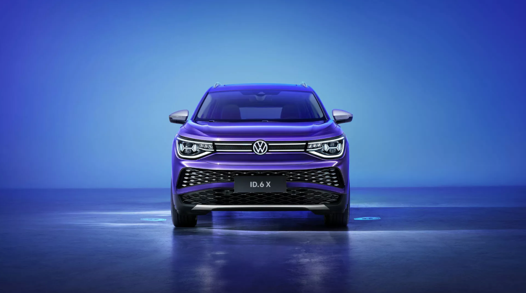 尾灯是椭圆的车_后尾灯又扁又长suv是什么车_尾灯两个扁长方形