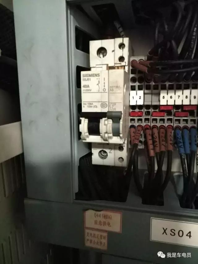 显示更换电池_电源已接通正在充电 请考虑更换电池_换了电瓶后显示充电器故障