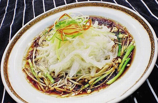 蒜子黄鱼_蒜烧黄鱼的做法_蒜烧小黄鱼是哪个地方的菜系