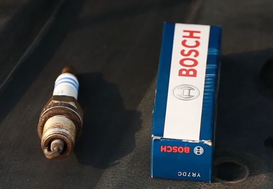 机油更换到期还能开多少公里_旧车机油更换时间_车辆更换机油时间