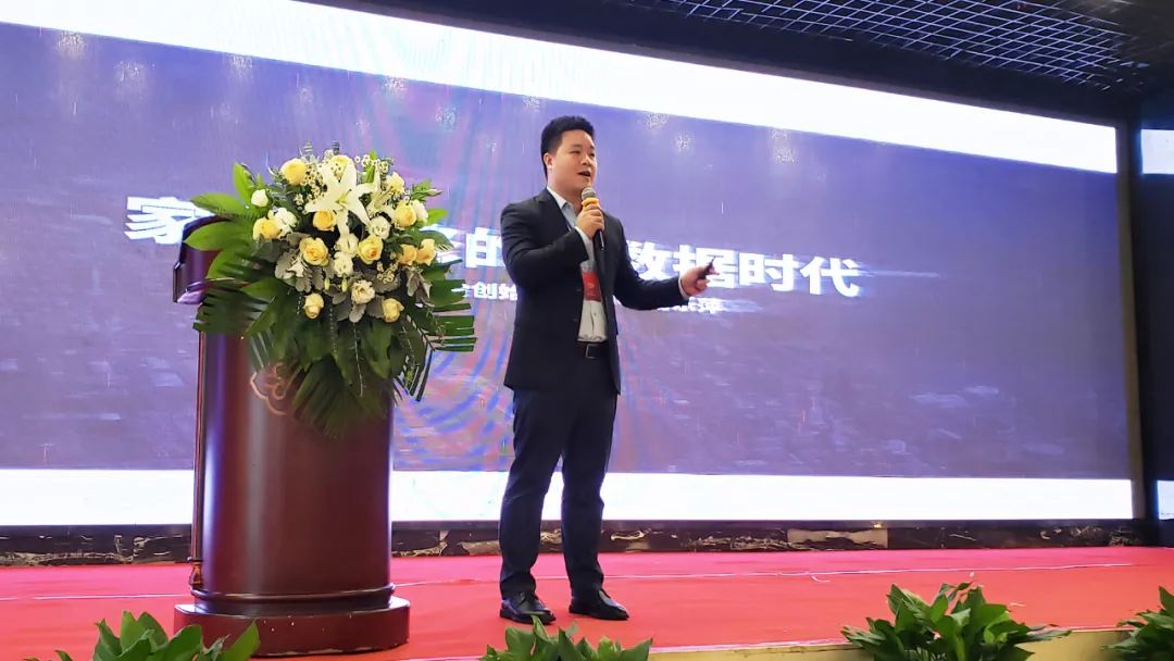 找家具维修师傅_师傅家具维修电话_家具维修师傅