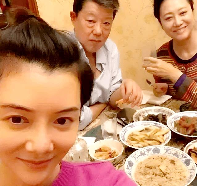车晓彤离婚后再婚了吗_晓彤老公名字_晓彤改车